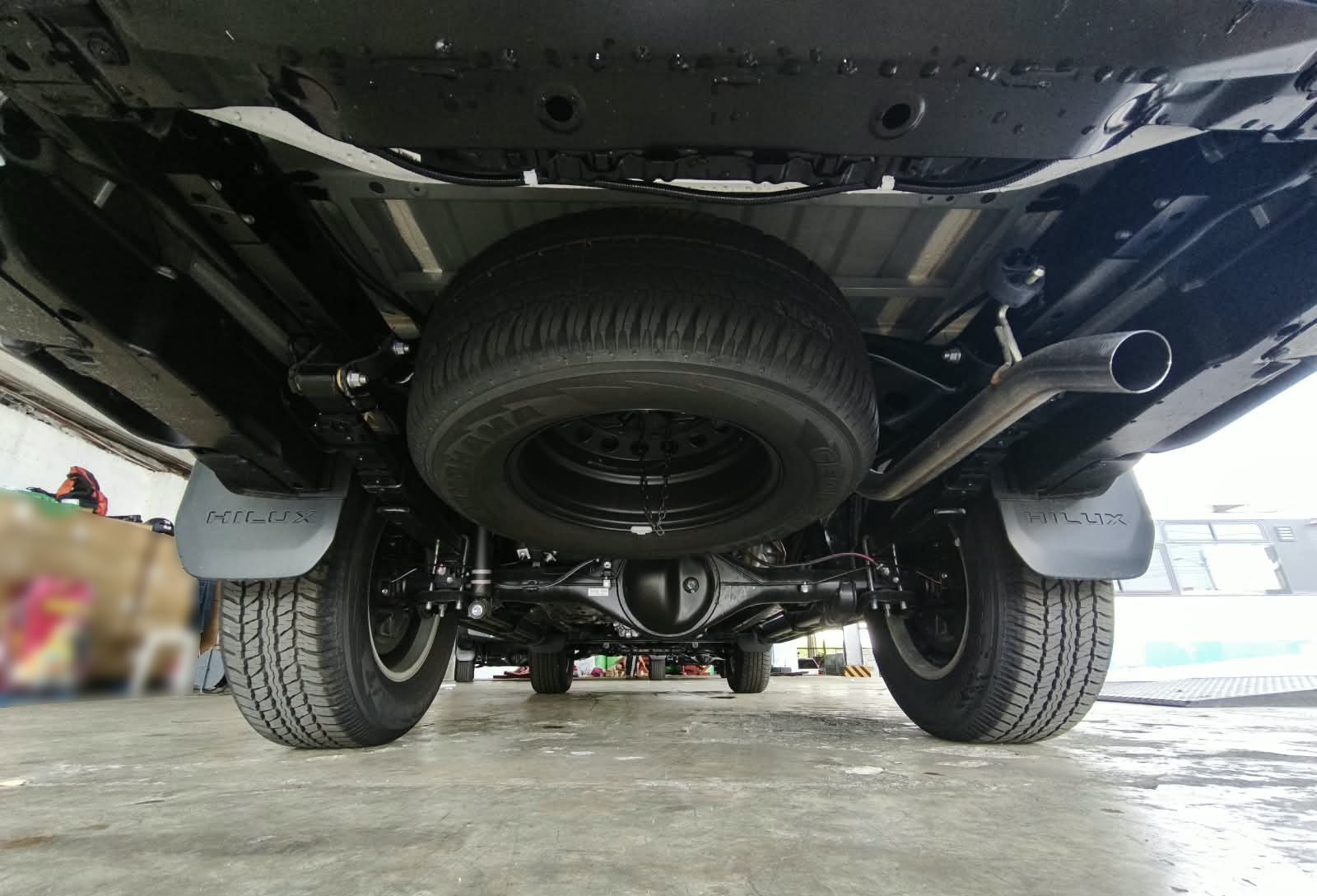 2026 TOYOTA HILUX DOUBLE CAB E 2.8 4WD Manual Transmission Silver image 19