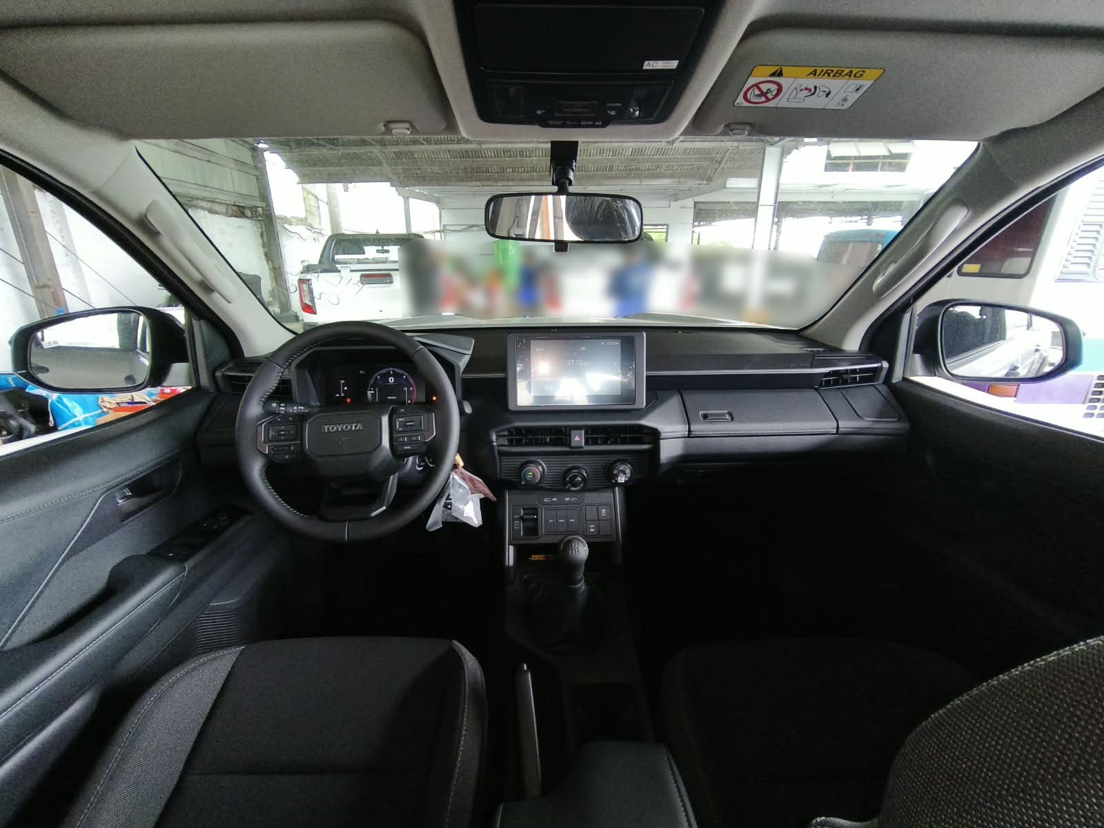 2026 TOYOTA HILUX DOUBLE CAB E 2.8 4WD Manual Transmission Silver image 20