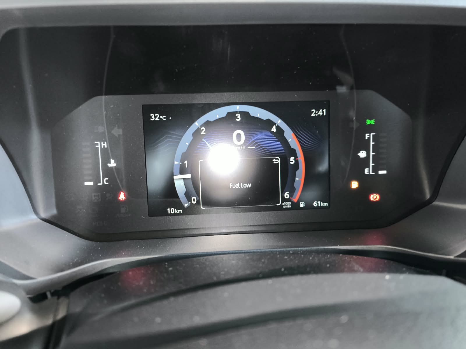 2026 TOYOTA HILUX DOUBLE CAB E 2.8 4WD Manual Transmission Silver image 23