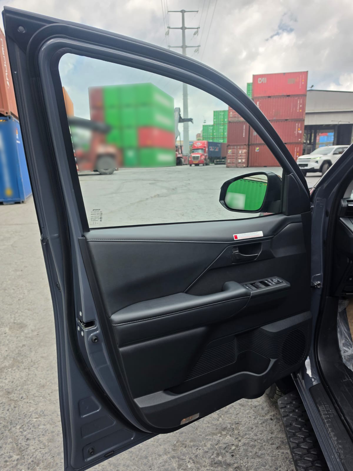 2026 TOYOTA HILUX DOUBLE CAB TRAILHUNTER 2.8 4WD AT Gray image 34