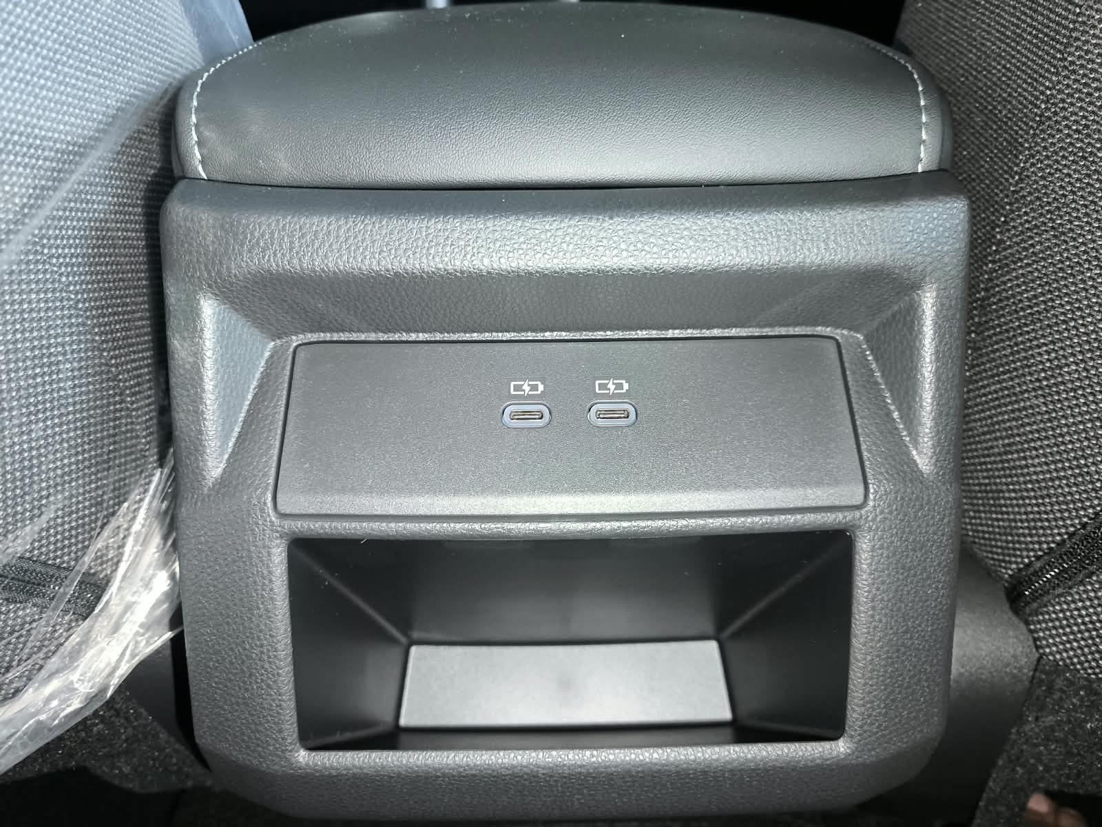2026 TOYOTA HILUX DOUBLE CAB E 2.8 4WD Manual Transmission Silver image 26
