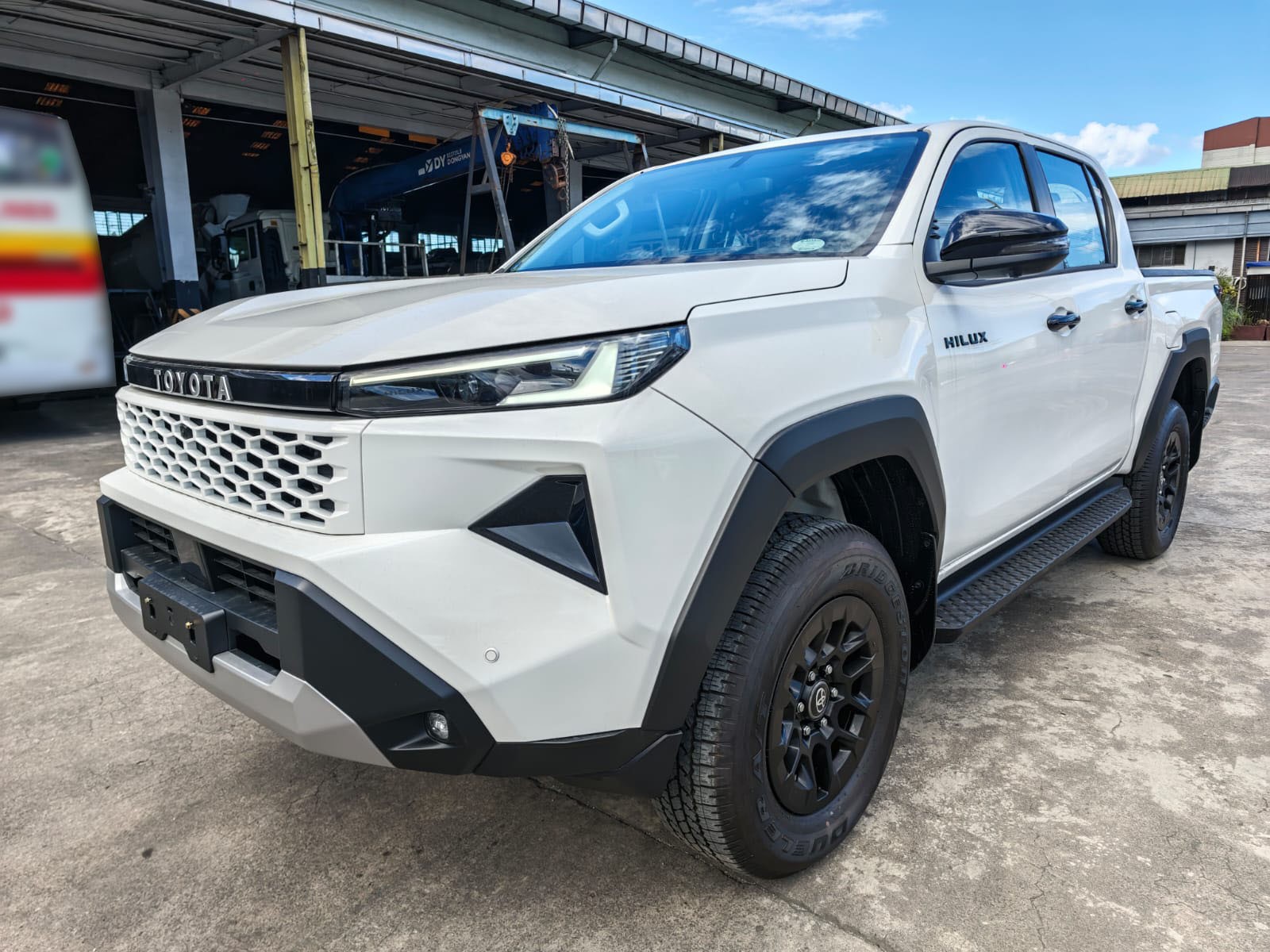 2026 TOYOTA HILUX DOUBLE CAB E 2.8 4WD MT White