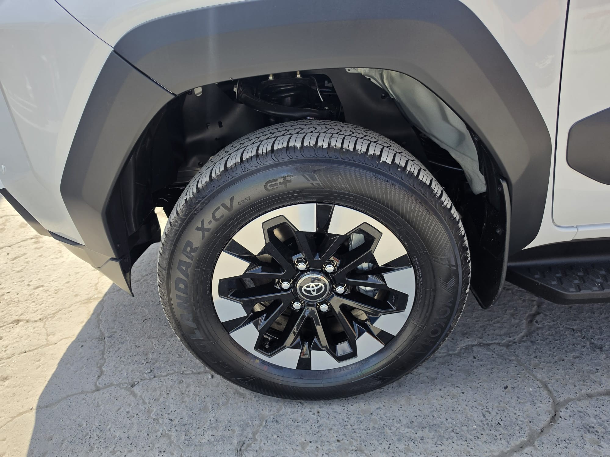 2026 TOYOTA HILUX DOUBLE CAB TRAILHUNTER 2.8 4WD AT White image 9