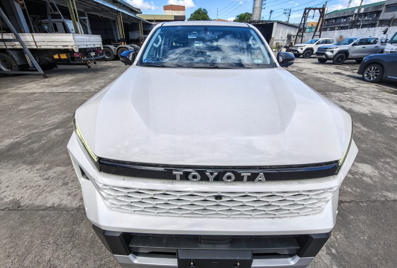 2026 TOYOTA HILUX DOUBLE CAB E 2.8 4WD MT White image 9