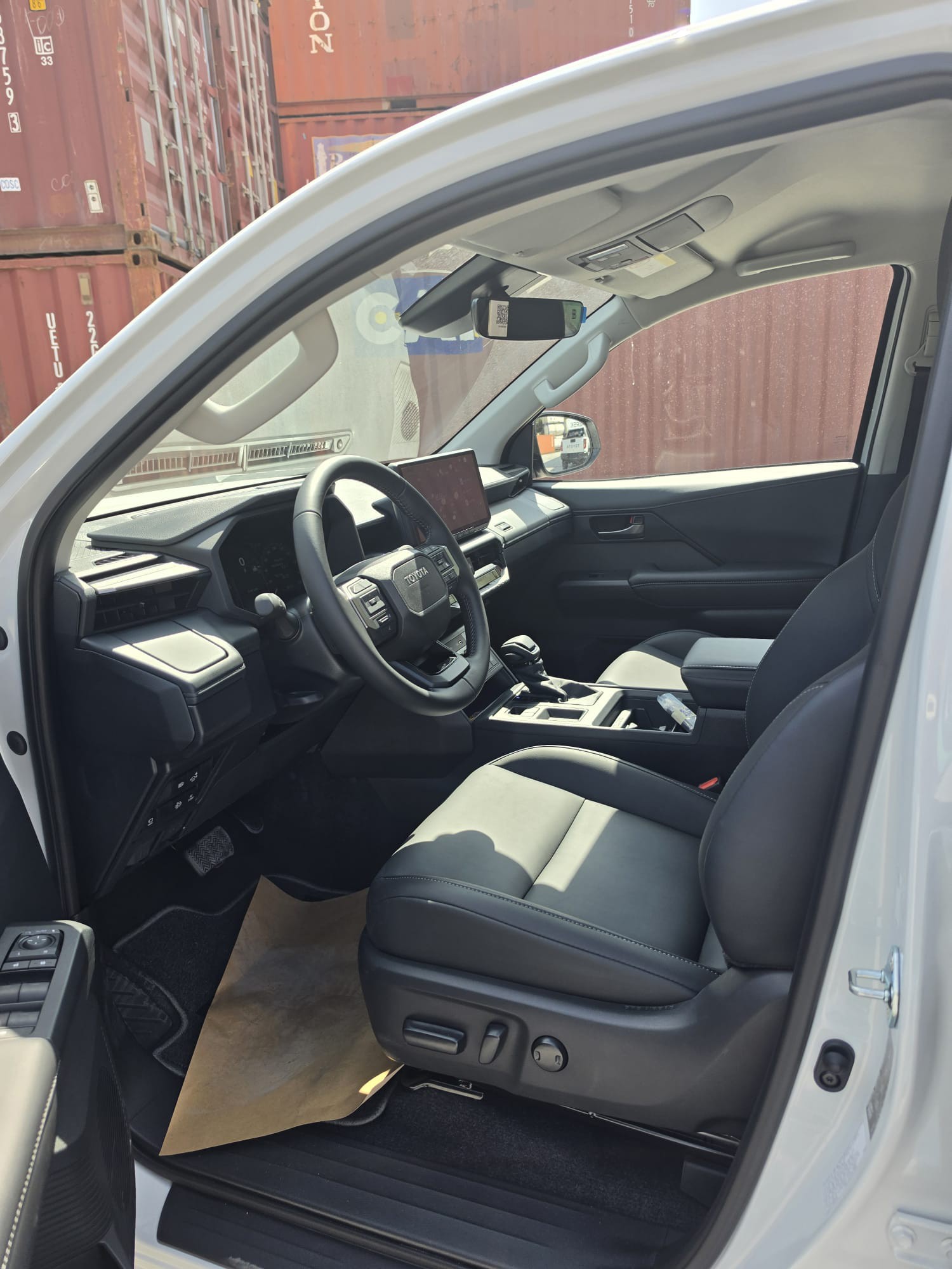 2026 TOYOTA HILUX DOUBLE CAB TRAILHUNTER 2.8 4WD AT White image 14