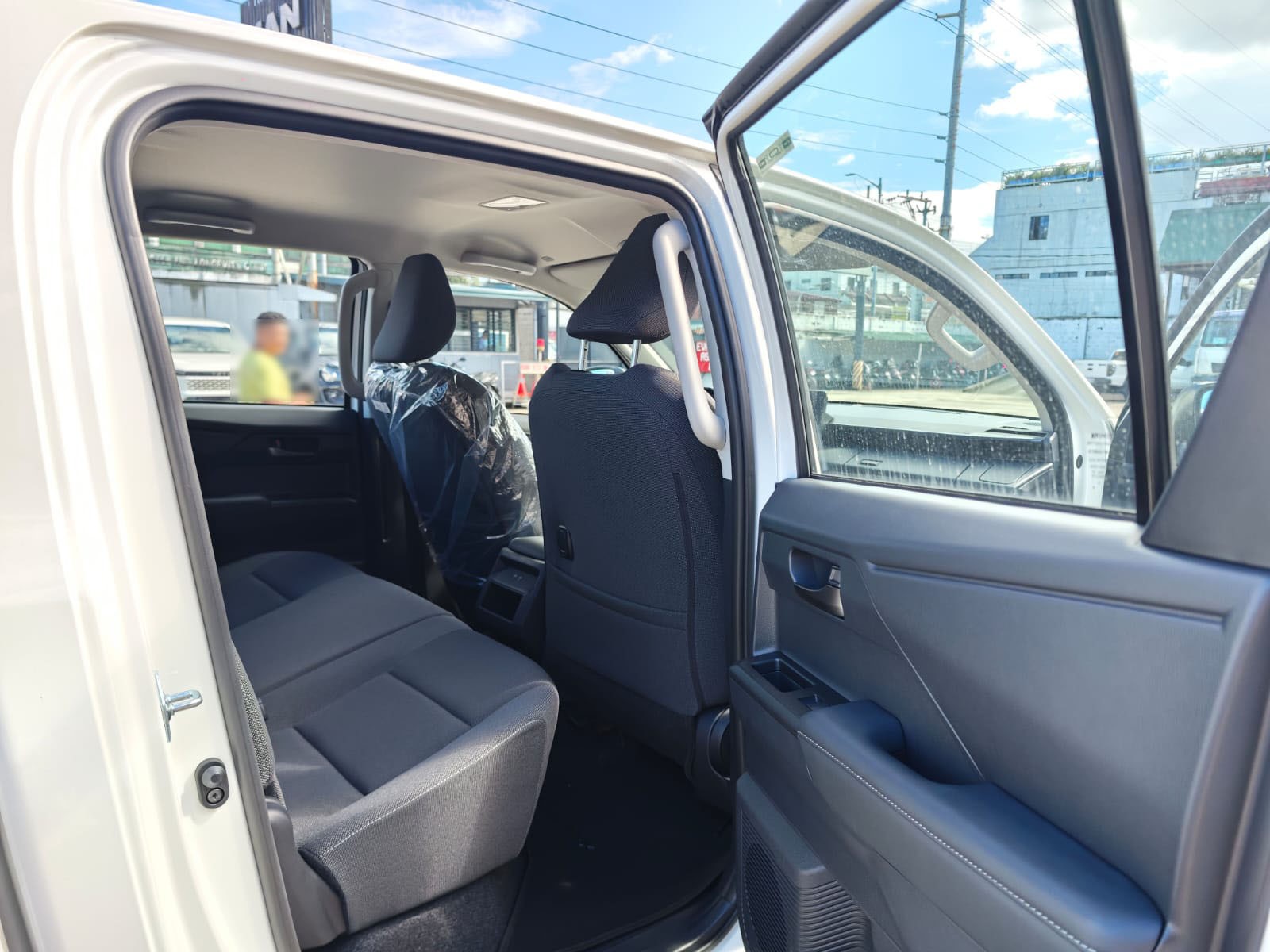 2026 TOYOTA HILUX DOUBLE CAB E 2.8 4WD MT White image 21