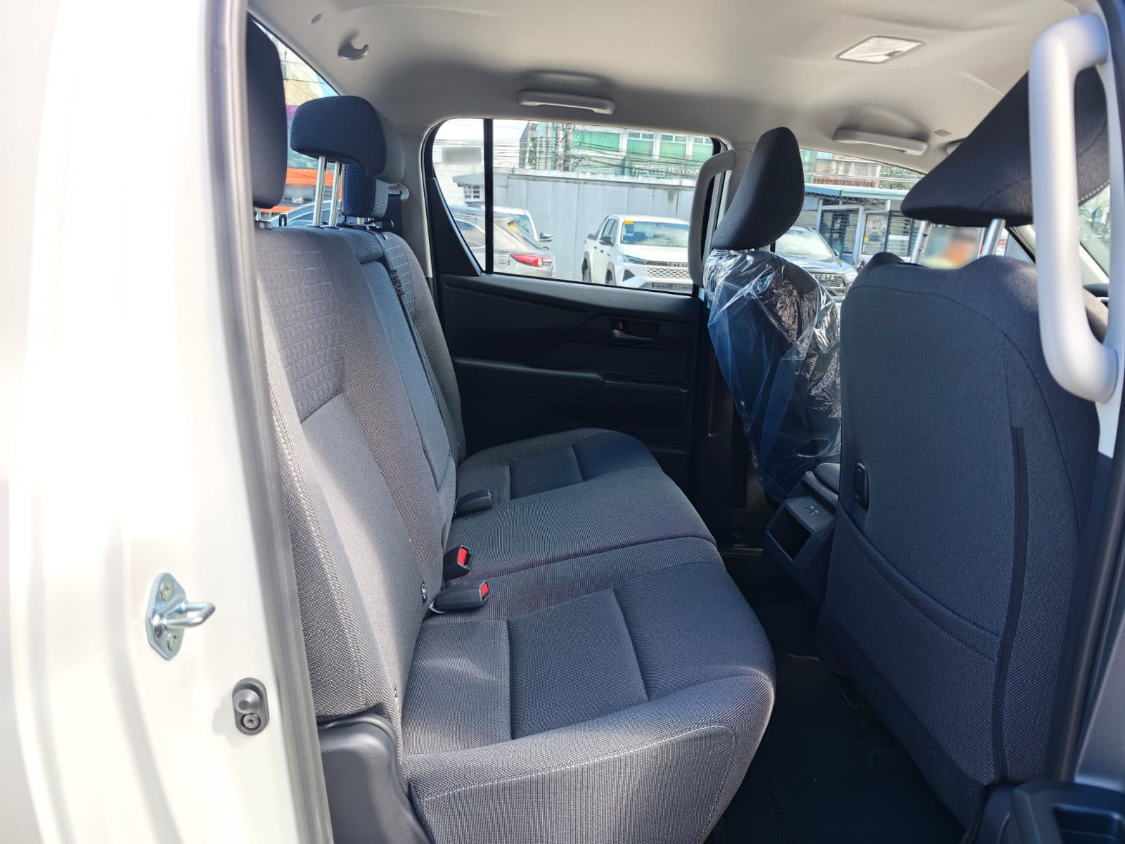 2026 TOYOTA HILUX DOUBLE CAB E 2.8 4WD MT White image 22