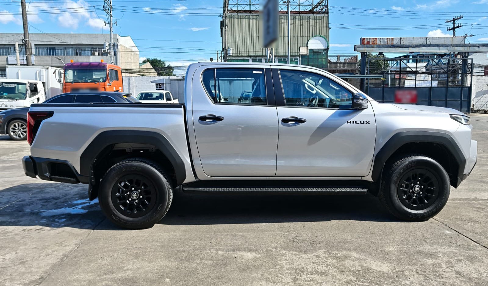 2026 TOYOTA HILUX DOUBLE CAB E 2.8 4WD MT Silver image 6