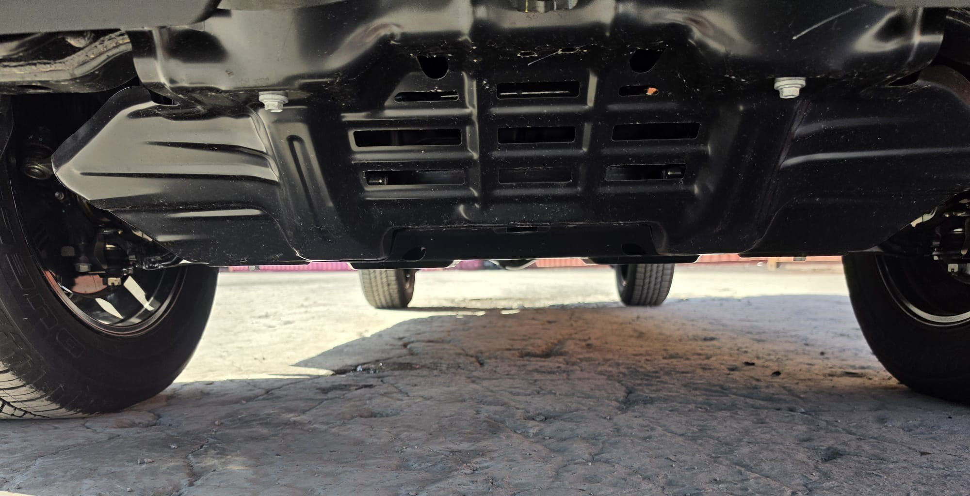 2026 TOYOTA HILUX DOUBLE CAB TRAILHUNTER 2.8 4WD AT Black image 12