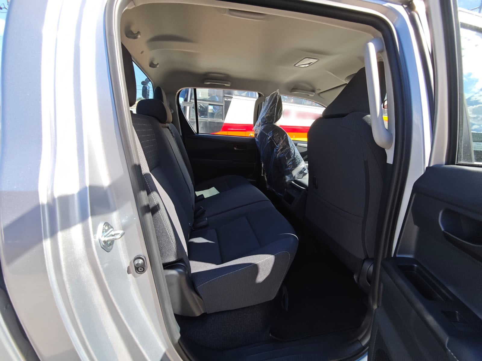 2026 TOYOTA HILUX DOUBLE CAB E 2.8 4WD MT Silver image 21