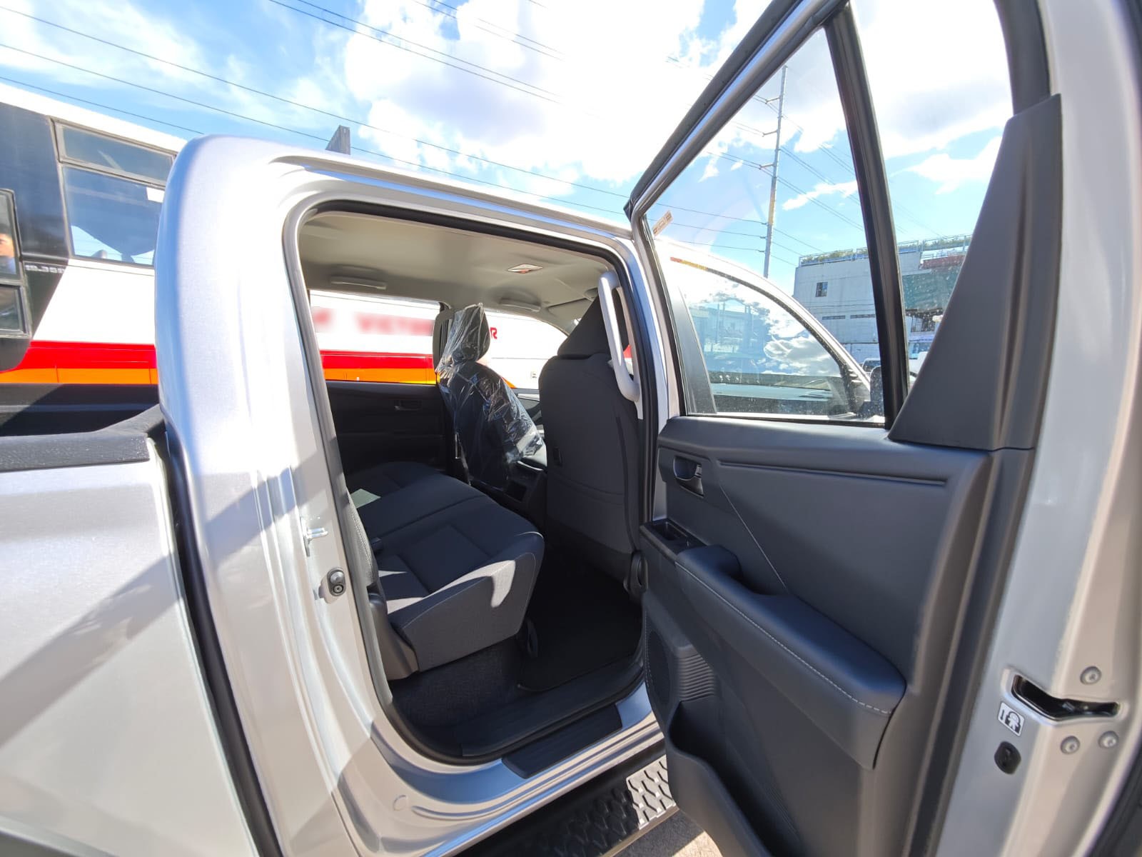 2026 TOYOTA HILUX DOUBLE CAB E 2.8 4WD MT Silver image 22