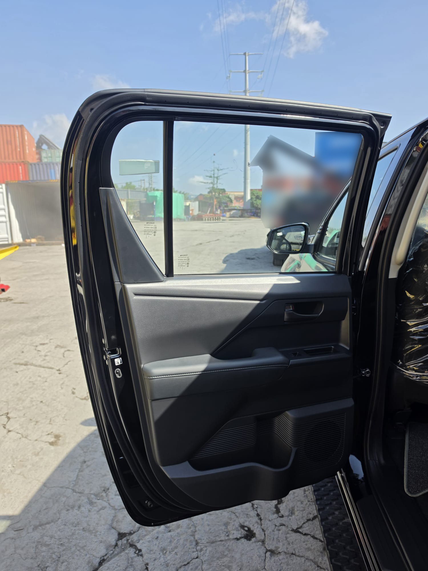 2026 TOYOTA HILUX DOUBLE CAB TRAILHUNTER 2.8 4WD AT Black image 30