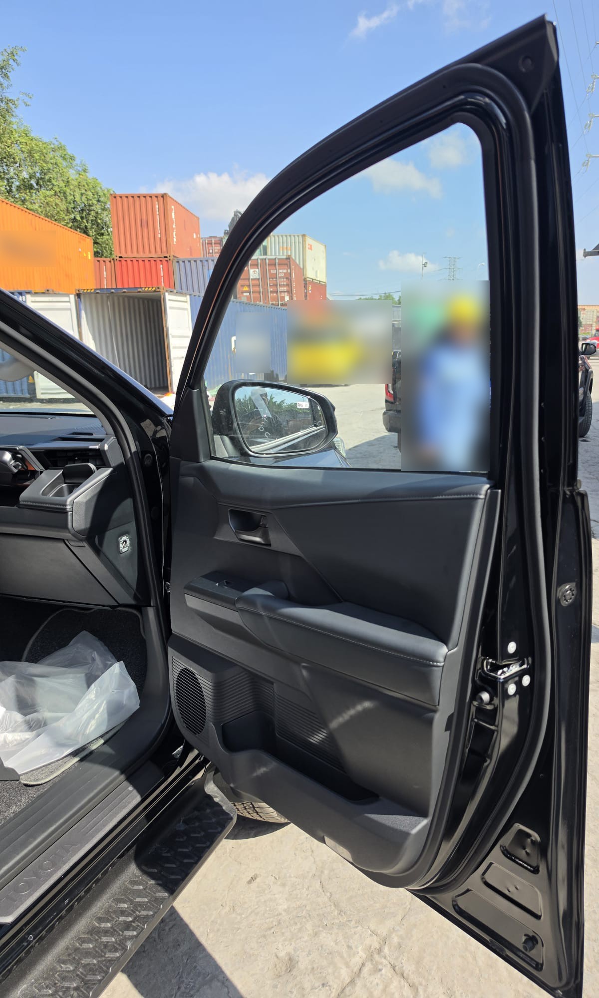 2026 TOYOTA HILUX DOUBLE CAB TRAILHUNTER 2.8 4WD AT Black image 30