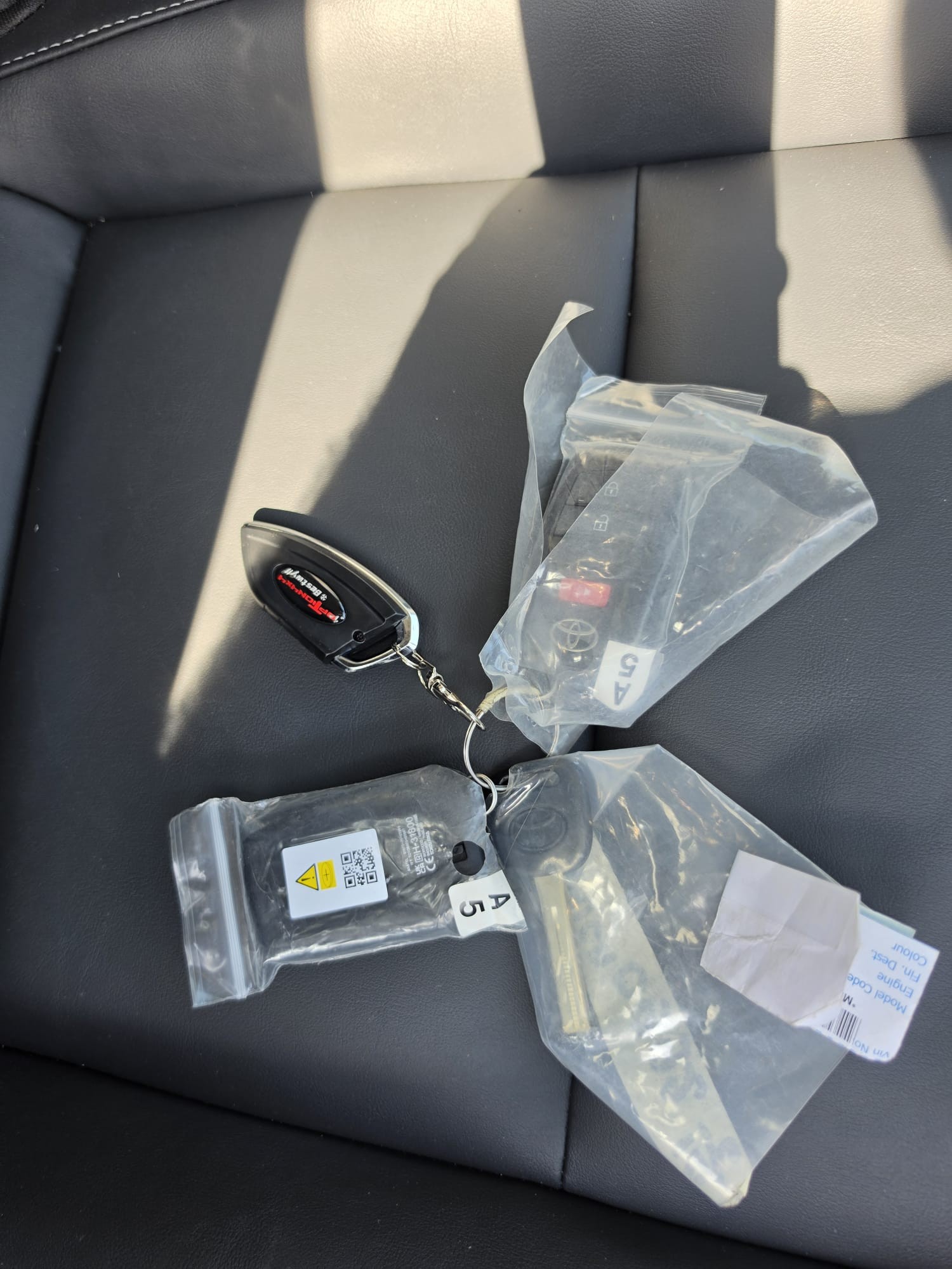 2026 TOYOTA HILUX DOUBLE CAB TRAILHUNTER 2.8 4WD AT Black image 34