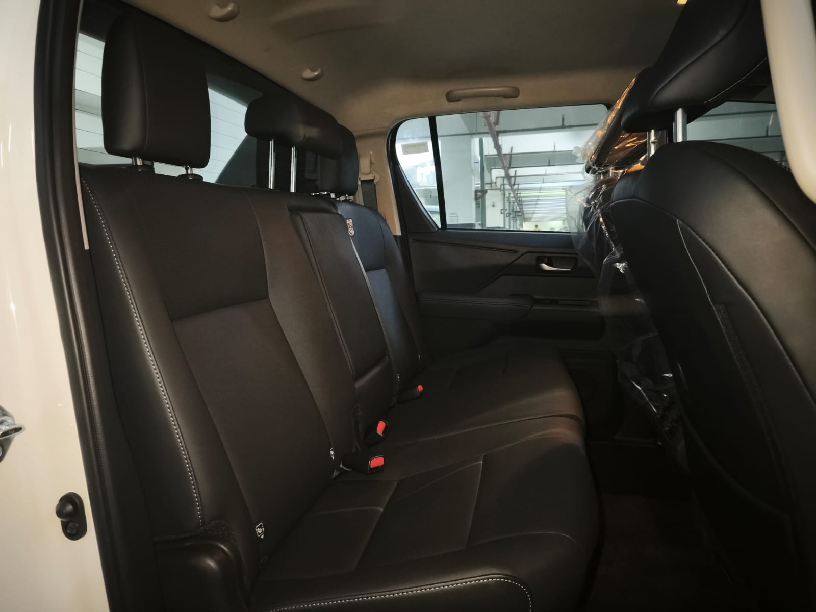 2026 TOYOTA HILUX DOUBLE CAB CONQUEST 2.8 2WD AT White image 23