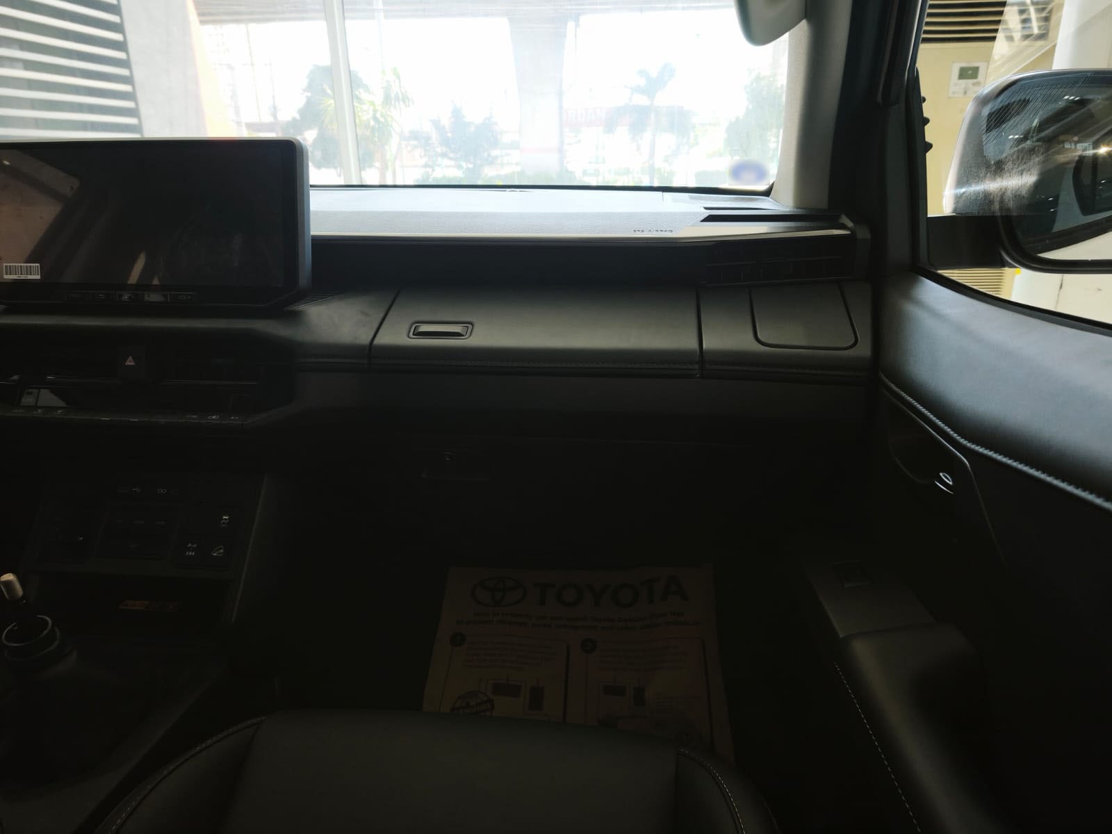 2026 TOYOTA HILUX DOUBLE CAB V 2.8 4WD MT White image 26