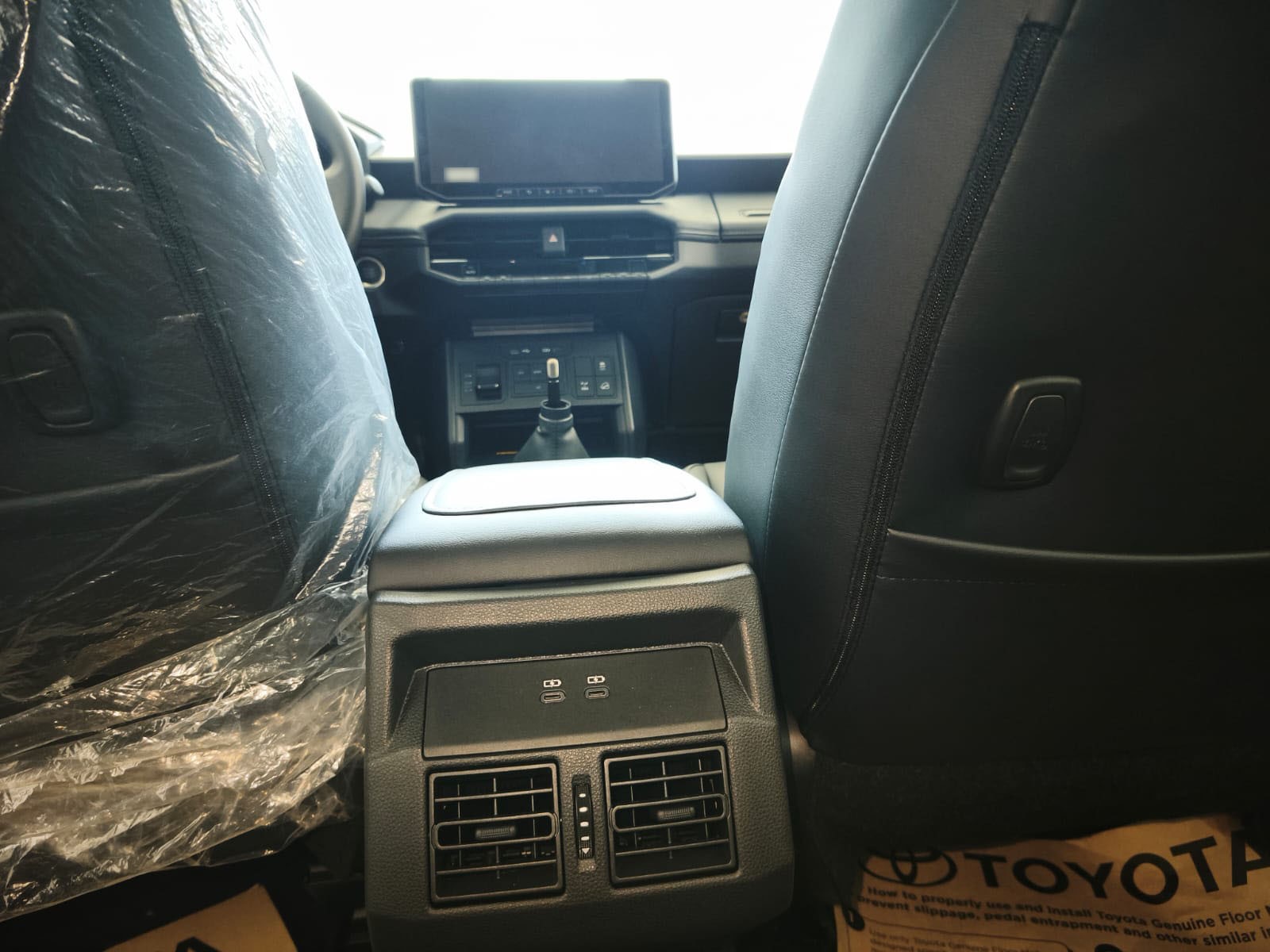 2026 TOYOTA HILUX DOUBLE CAB V 2.8 4WD MT White image 28