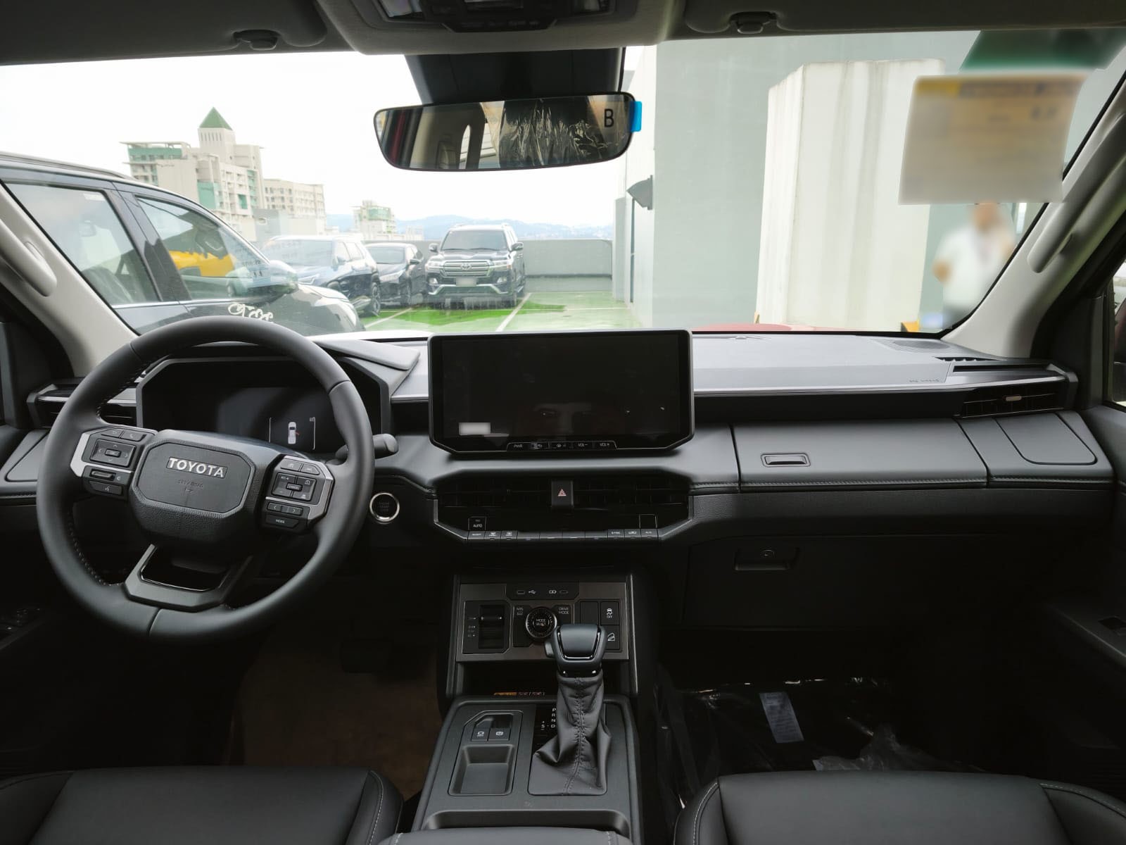 2026 TOYOTA HILUX DOUBLE CAB CONQUEST 2.8 4WD AT Red image 26