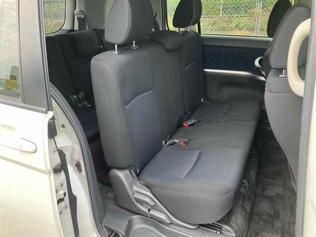 TOYOTA ISIS image 3