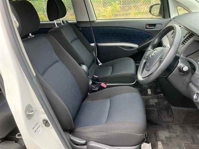 TOYOTA ISIS image 4