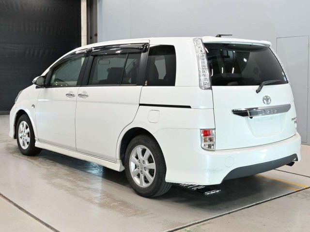 TOYOTA ISIS image 8