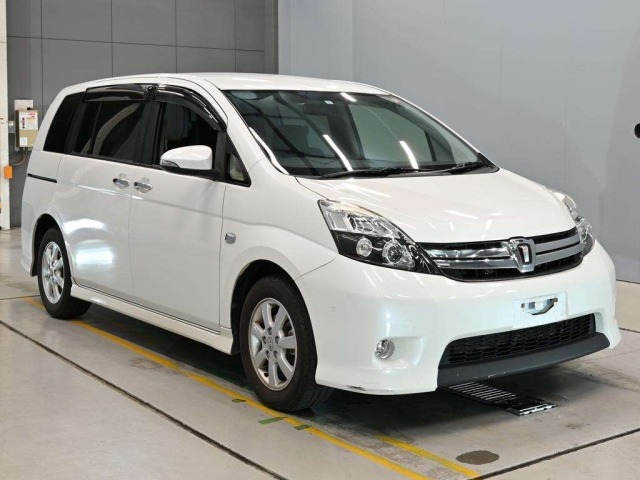 TOYOTA ISIS image 9