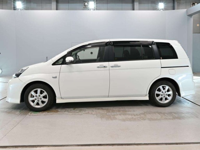 TOYOTA ISIS image 10