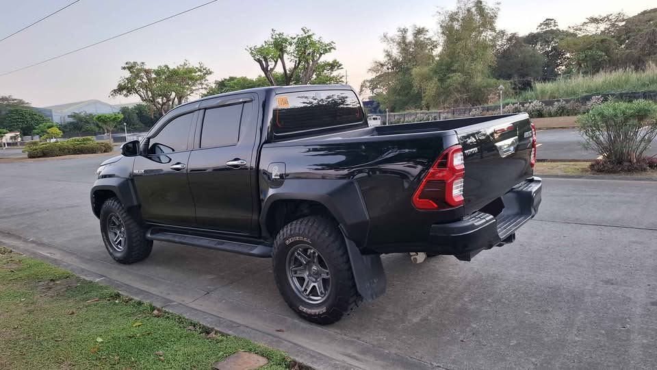 2018 TOYOTA HILUX DOUBLE CAB G 2.8 4WD AT Black image 4