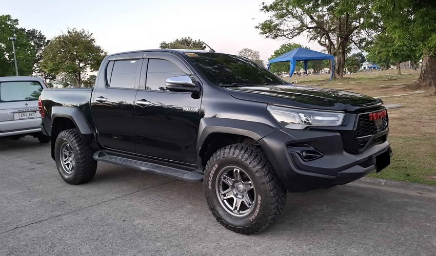 2018 TOYOTA HILUX DOUBLE CAB G 2.8 4WD AT Black image 8