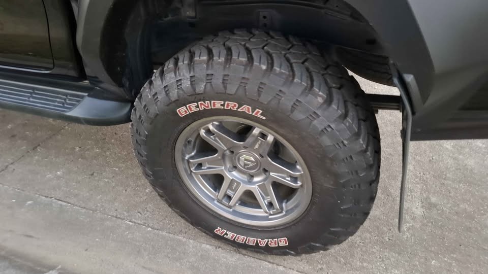 2018 TOYOTA HILUX DOUBLE CAB G 2.8 4WD AT Black image 12