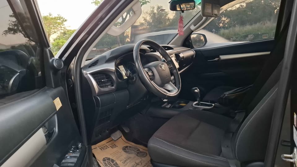 2018 TOYOTA HILUX DOUBLE CAB G 2.8 4WD AT Black image 16