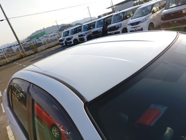 Toyota Corolla Axio White 2019 image 6