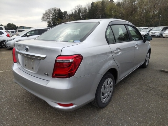 Toyota Corolla Axio Silver 2019 image 3